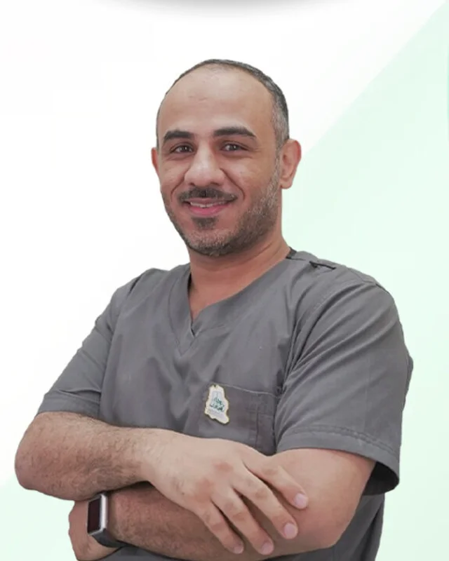 د. بدر أحمد المنصوب، طبيب في دنت كير